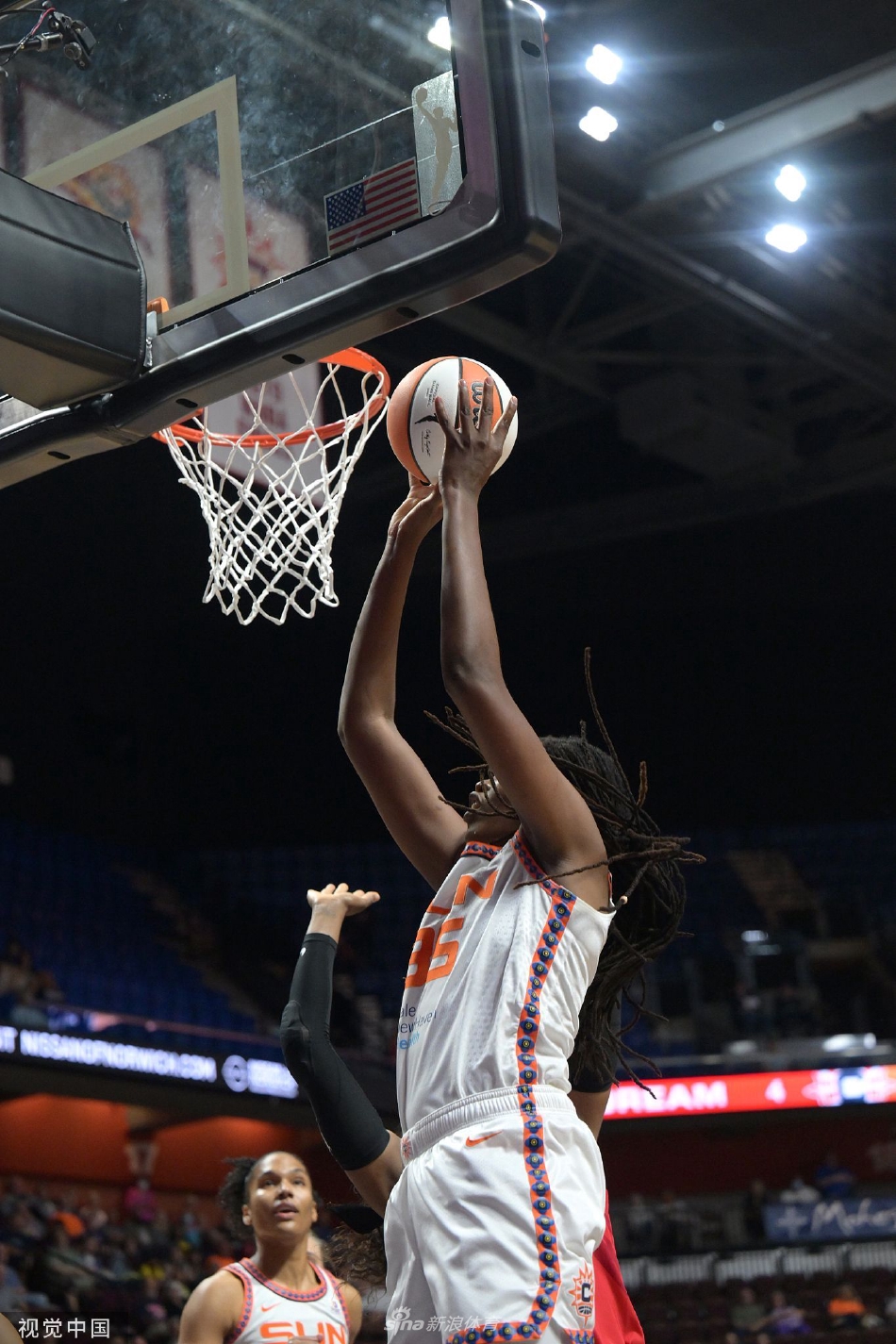 亚特兰大今夜调整名单；志在NBA常规赛名次提升；震撼外界；临场指挥获称赞的简单介绍